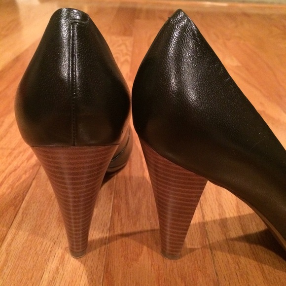 Report Black Heels - Picture 3 of 4