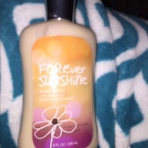 Bath & Body Works Forever Sunshine lotion🎀