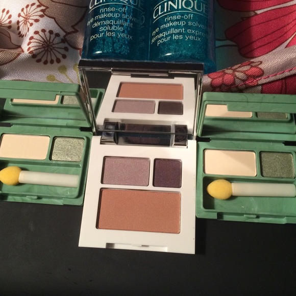 ❌SOLD❌NEW! Clinique eye bundle with cosmetic bag - Picture 2 of 4