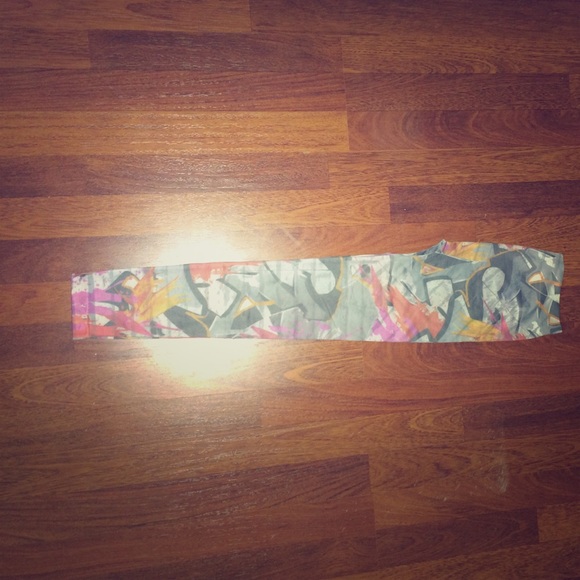Paint Splatter Graffiti Leggings