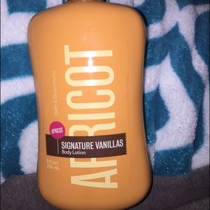 Bath & Body Works Apricot Vanilla Lotion! 🎀