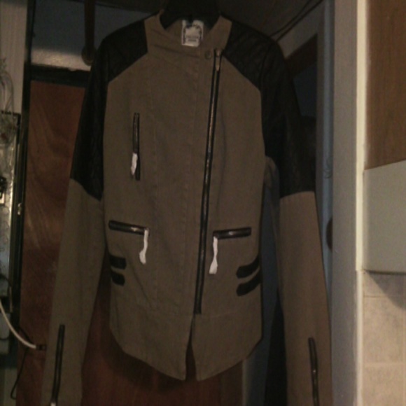 Blazer - Picture 1 of 2