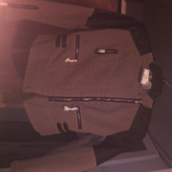 Blazer - Picture 2 of 2