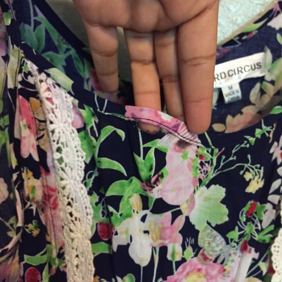 B u n d l e d Threadsence floral romper - Picture 4 of 4