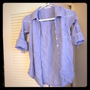 White snd blue striped button up shirt