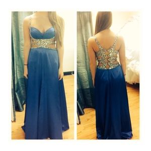 Size 4 Prom Dress In Good Condition For Sale✨