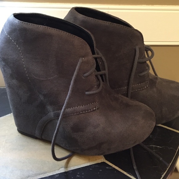 Rue 21 New Grey Platform Wedges