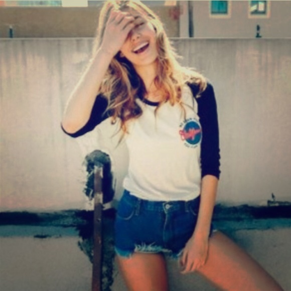 ⭐️ Brandy Melville ⭐️ New York Baseball Raglan !!