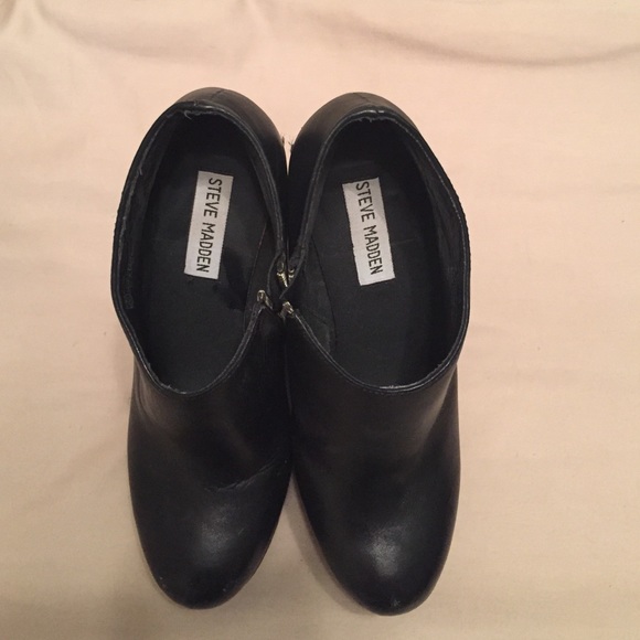 Steve Madden Studded Black Leather Wedges - Picture 4 of 4