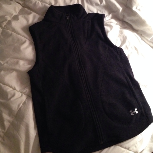 Black fleece Under Armour vest
