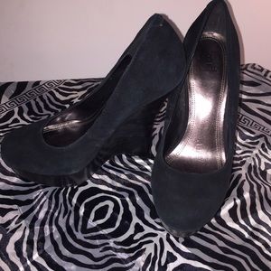 Black Wedges