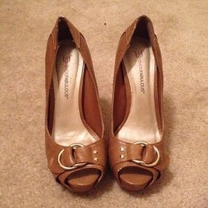gently used peep toe heels