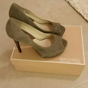 MICHAEL Michael Kors Josie Peep Pumps