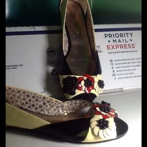 🎁🌹POETIC LICENCE DESIGNER SHOES NEW!