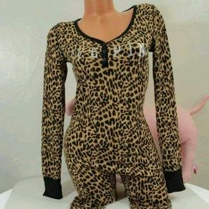 💛 SALE 💛 PINK cheetah print thermal pjs!🐯