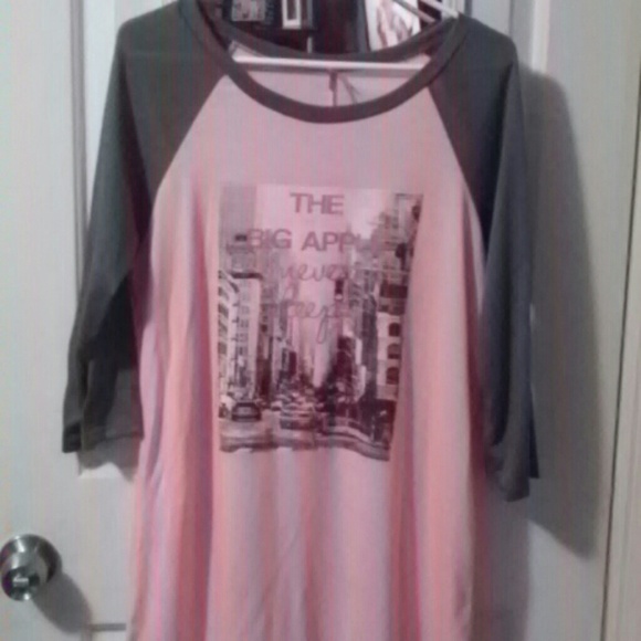 night shirt says on it, the big Apple never sleeps