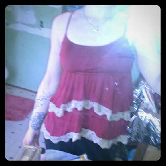 💕CharlotteRusses Burgandi ruffled Tanktop💕