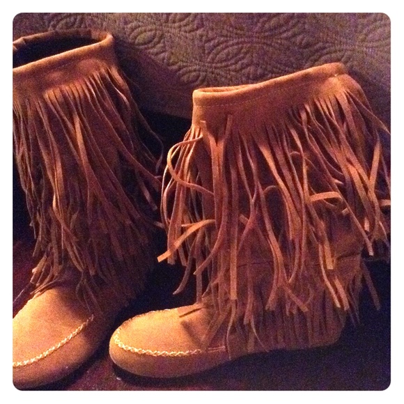 Fringe boots
