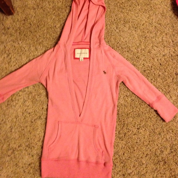 3/4 sleeve, sweater/ shirt