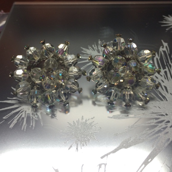 Jewelry - Vintage Clear and Pink Bead Clip Earrings