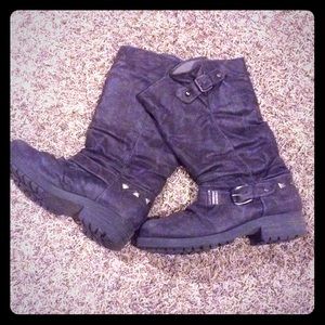 Big Buddha Gray boots with stud details