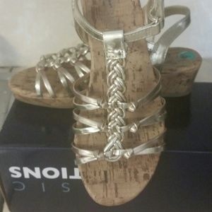 Girl gold sandals
