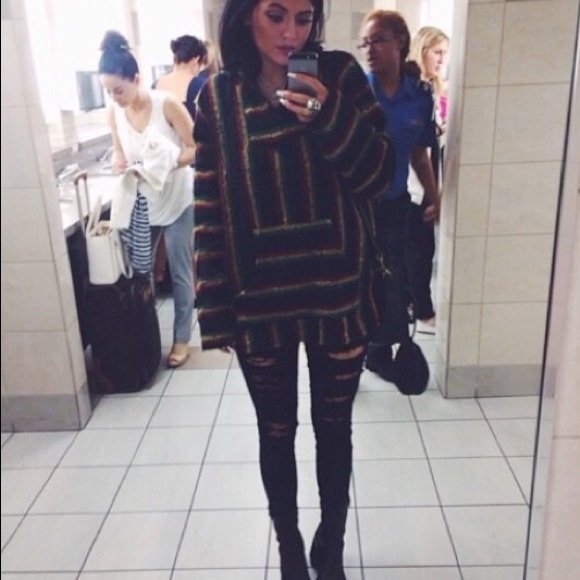 As seen on Kylie Jenner at a pacsun signing.