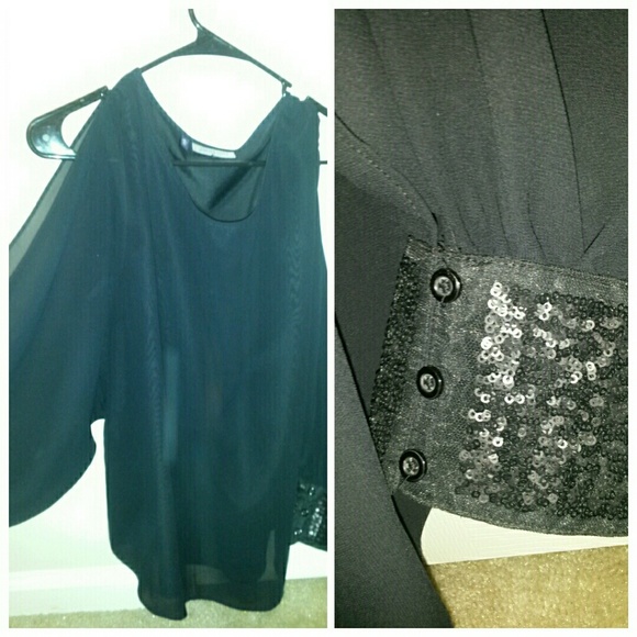 Jennifer Lopez Tops - Jennifer Lopez open sleeve top