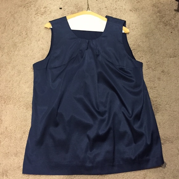 Silk banana republic top!!