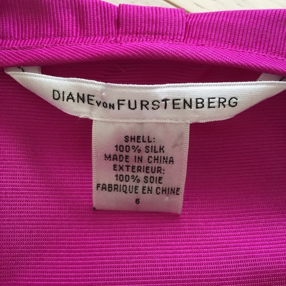 ❌SOLD❌DVF hot pink silk ruffled neck wrap dress - Picture 4 of 4