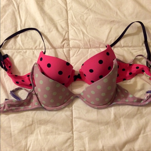 TWO 32A BRAS GILLY HICKS/ VSPINK
