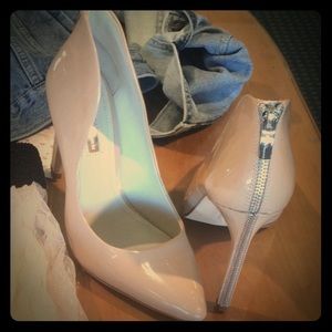 NEW BCBG pumps 7.5