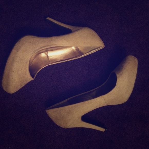 NEW IN BOX: Suede Nude Heels ✨