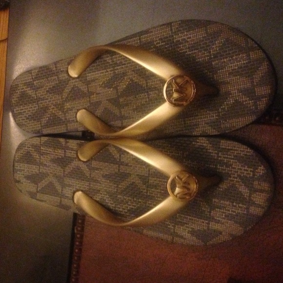 MK Michael Kors flip flop sandals