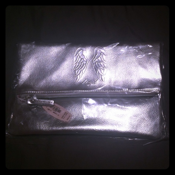 NWT Victorias Secret silver clutch!💖