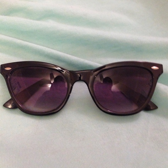 Cat eye sunglasses