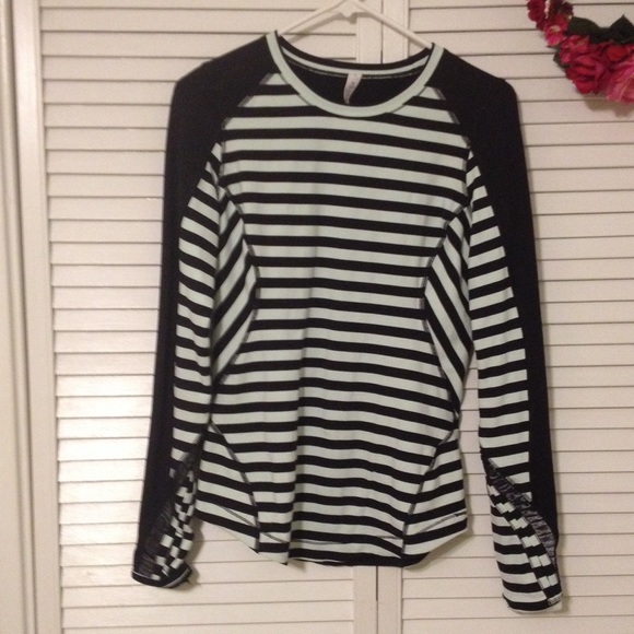 Lululemon Mint & Black Pullover