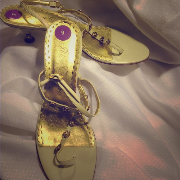 Juicy Couture white floral ankle strap open toe 9 - Picture 1 of 4