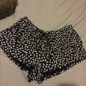 Daisy flowered shorts