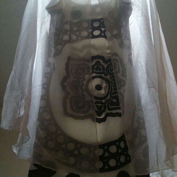 Beautiful White dress W/ Black flower of life type - Picture 2 of 4