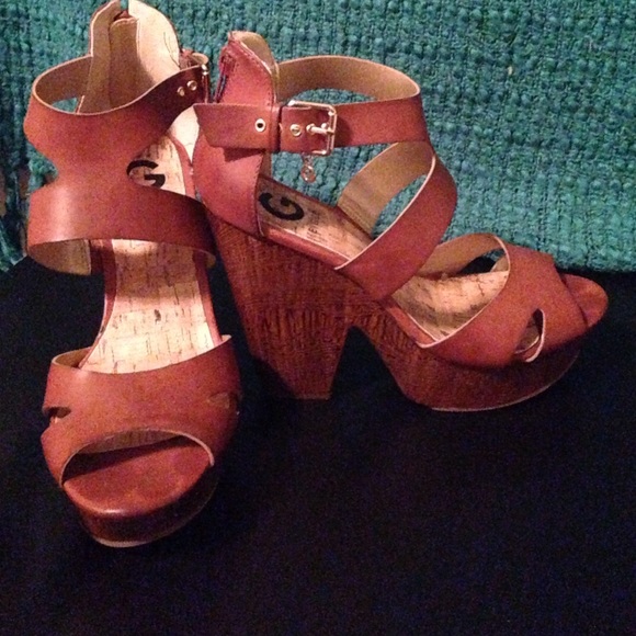 AMAZING! Brown Guess platform heel Size 9 Like NEW