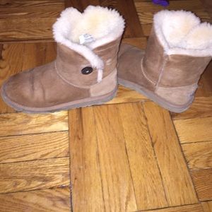 Chestnut uggs