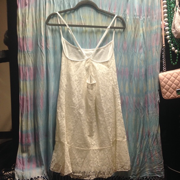 Off-White Lace Dress - Picture 2 of 3