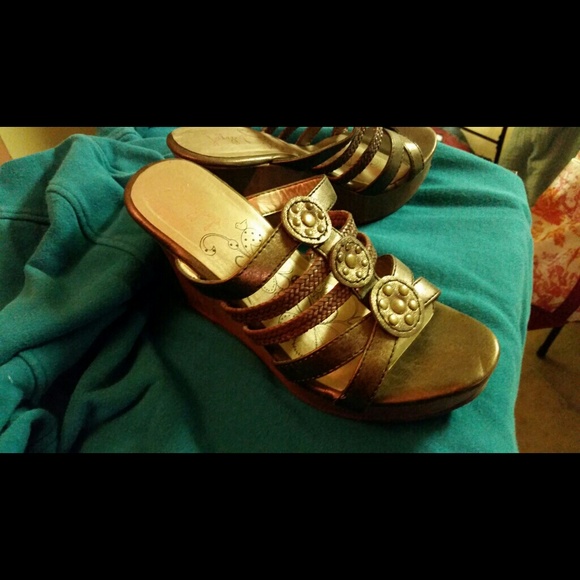 Fun bronze wedges size 6
