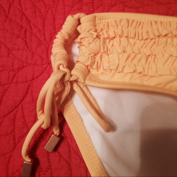 NWT Size Large Yellow Kenneth Cole Reaction Bikini with Ruffle Detail - Picture 3 of 7