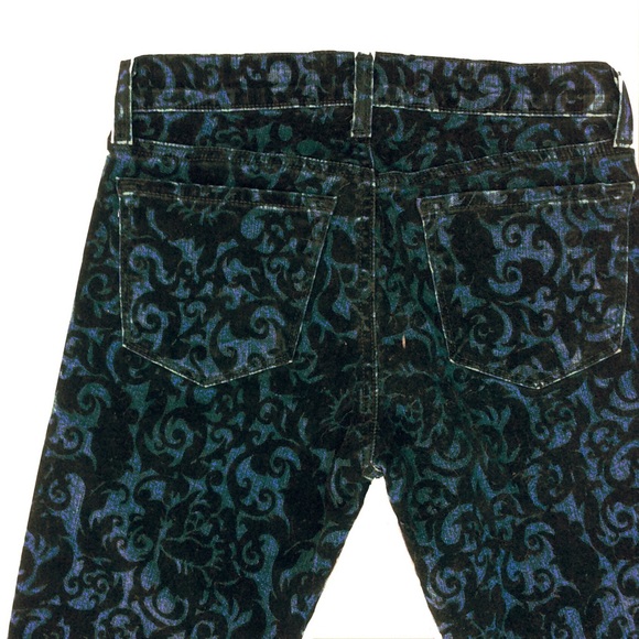DARK SKINNY JEANS LEG w VELVETY BROCADE DESIGN