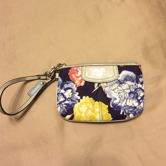 Floral printed wristlets