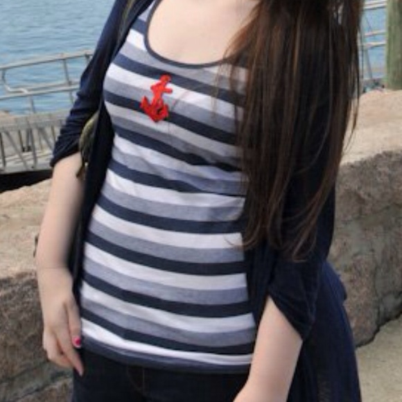 Victoria secret tank top! Super cute! - Picture 2 of 2
