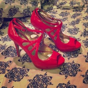 Cherry red Carlos Santana pumps!