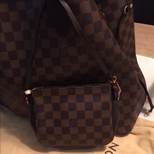 Louis Vuitton Damier Ebene make up pochette
